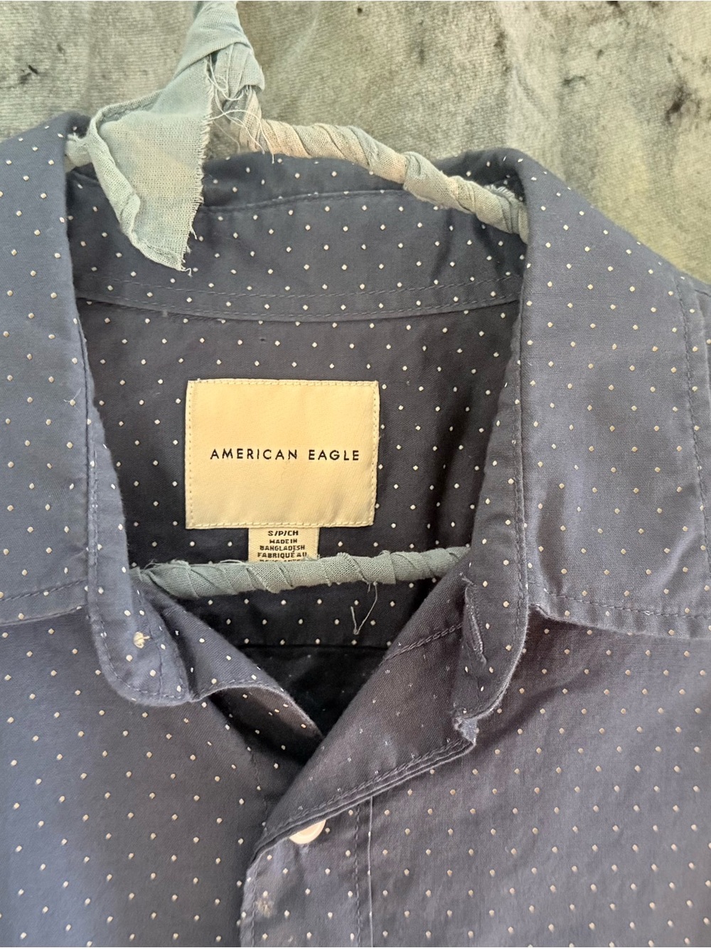 Cropped American Eagle Outfitters Men’s Navy Polka Dot Button-Up Shirt - Picture 1 of 4